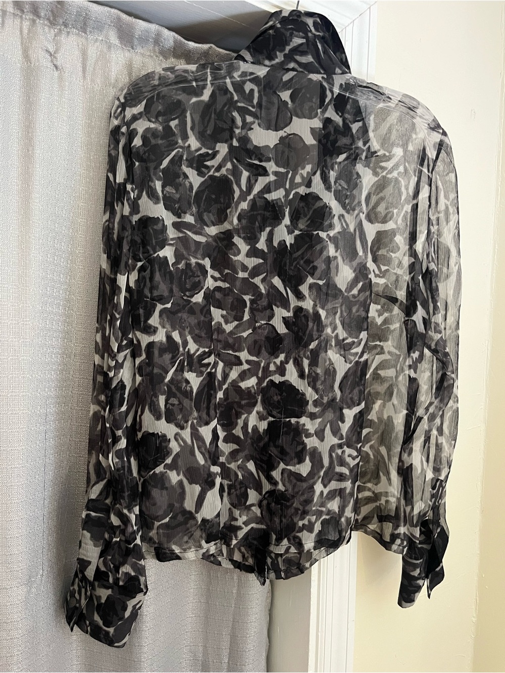Vtg Sheer Silk Black & Grey Floral Ruffle Button-Up Shirt S/M Passport - Picture 9 of 9